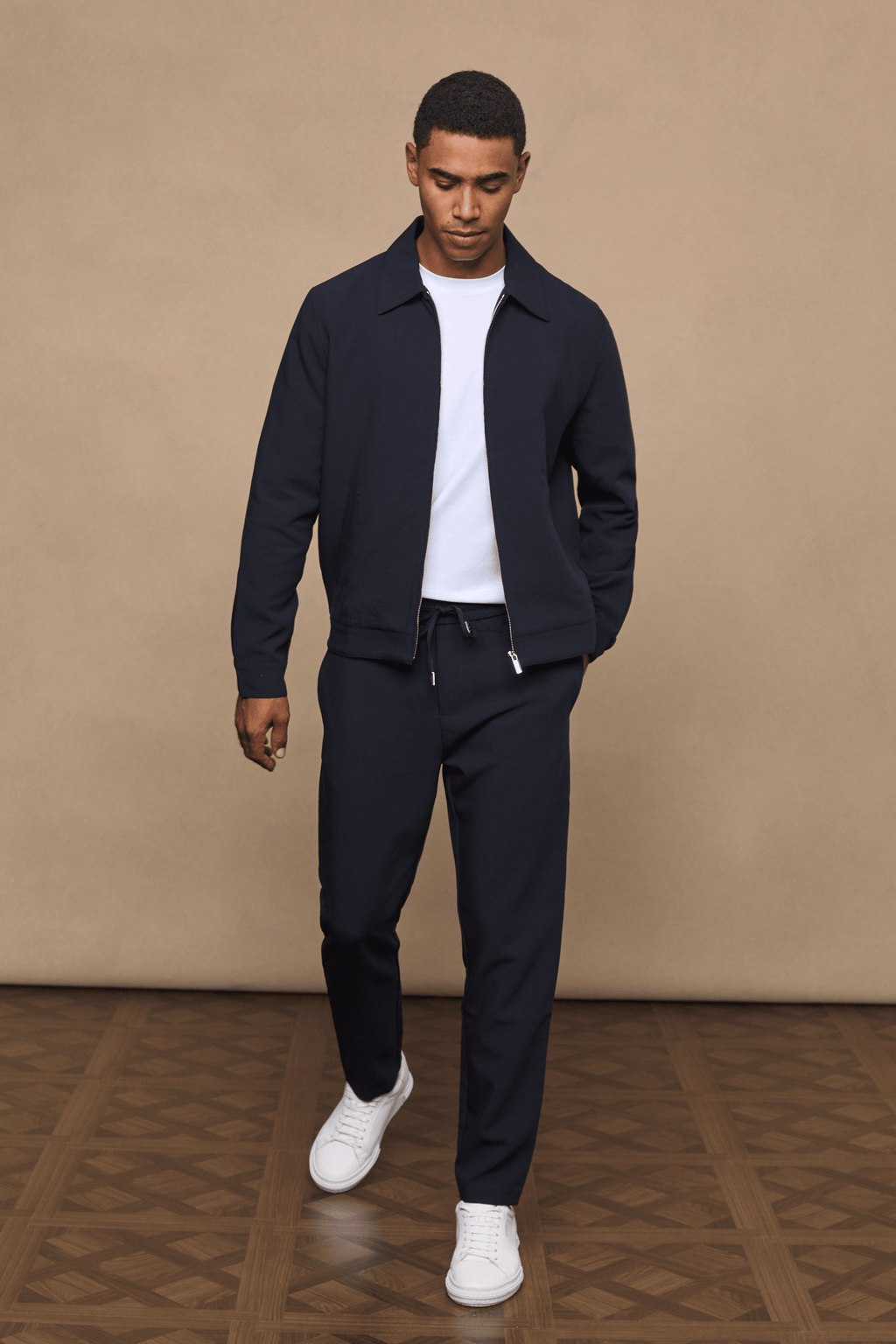 Emilio Tapered Herrebukser i Mørk Navy | Skræddersyet Pasform med Justerbar Linning 1