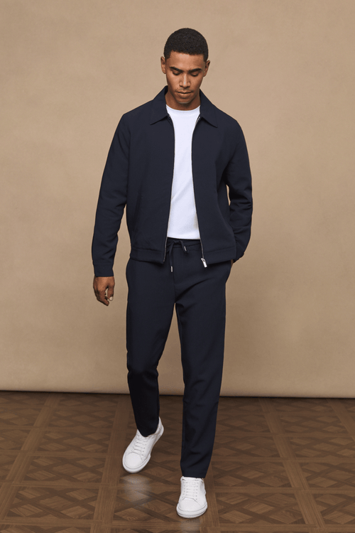 Emilio Tapered Herrebukser i Mørk Navy | Skræddersyet Pasform med Justerbar Linning 1
